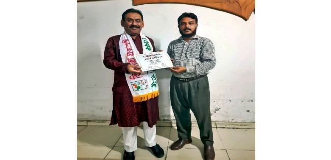 ভিন্নমাত্রা লেখক সম্মাননা পেলেন লায়ন গনি মিয়া বাবুল