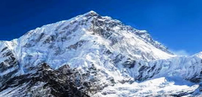 এভারেস্টে তুষারঝড়ে আটকা হাজারো মানুষ,কয়েক শ জনকে উদ্ধার