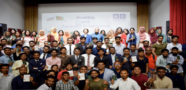 শিক্ষাবৃত্তি নিয়ে রাশিয়া যাচ্ছেন ৯৫ শিক্ষার্থী: ভিসা হাতে পেয়ে উচ্ছ্বাস শিক্ষার্থীদের