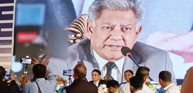 নৌ উপদেষ্টা  বললেন আমি বাইরে থেকে আসিনি: