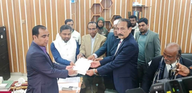 কুষ্টিয়া -৩ আসনে  মনোনয়ন পত্র জমা দিলেন ইঞ্জিনিয়ার জাকির হোসেন সরকার : চাইলেন সকলের  দোয়া