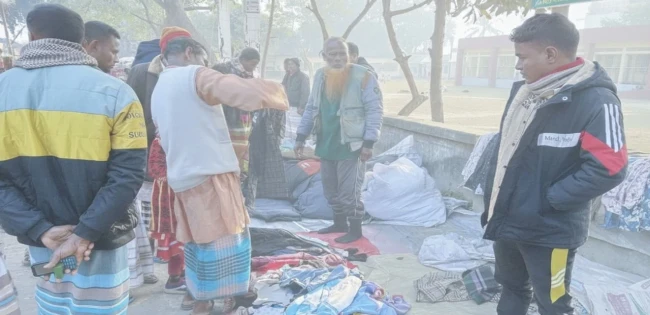 তারাগঞ্জের নিম্ন আয়ের মানুষ হাড় কাঁপানো শীতে বিপর্যস্ত