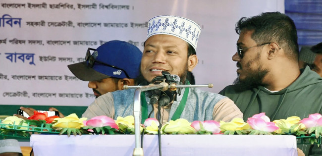 আমাকে মেরে না ফেললে মামলা দিয়ে নির্বাচন থেকে সরানো যাবে না :  মুফতি আমির হামজা
