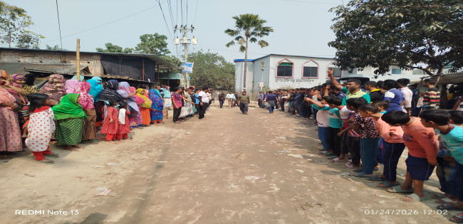 মিথ্যা মামলা প্রত্যাহারের দাবিতে কুষ্টিয়ায় মানববন্ধন
