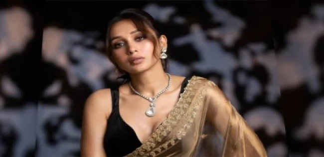 মিমি চক্রবর্তী মঞ্চে হেনস্তার শিকার