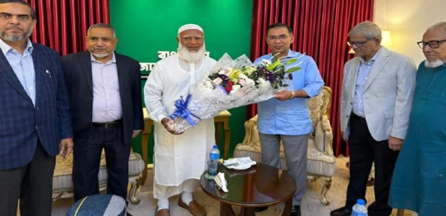 এটায় হলো রাজনৈতিক শিষ্টাচার : জামায়াত আমিরের বাসায় তারেক রহমান