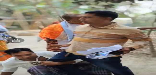 কলারোয়ায় ফ্যামিলি কার্ড দেয়ার নামে টাকা আদায়