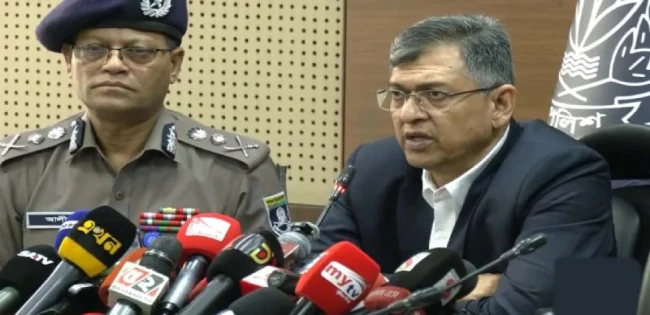 অস্ত্রধারী-চাঁদাবাজদের তালিকা করে শিগগিরই অভিযান: স্বরাষ্ট্রমন্ত্রী