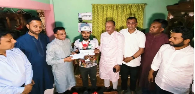 গাজীপুরে পুলিশের গুলিতে আহত হোসেনের পাশে প্রধানমন্ত্রী