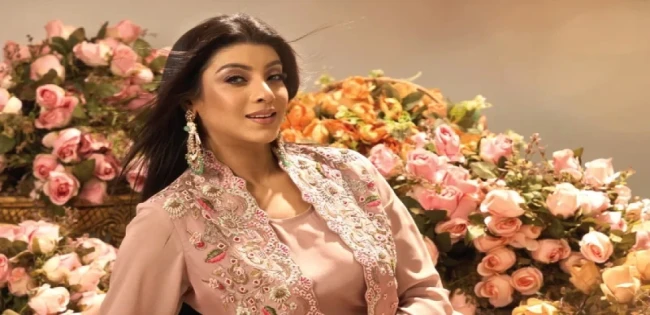 সুন্দর থাকার রহস্য ফাঁস করলেন মৌ