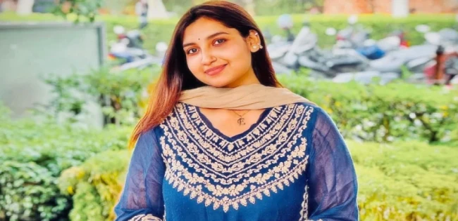 ঈশিকা  প্রশংসায় ভাসছেন