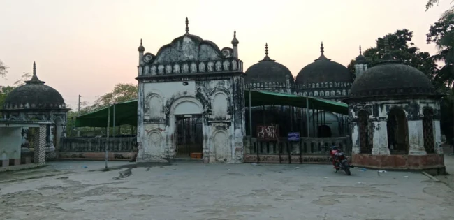 মসজিদের টাকা নিয়ে ফেরত দিলেন জামায়াত নেতারা