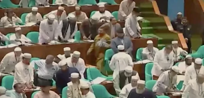 সমঝোতা ভঙ্গের অভিযোগে সংসদ থেকে ওয়াকআউট