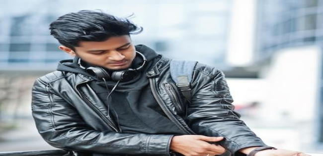 এই মধু প্রতারককে ধরিয়ে দিন