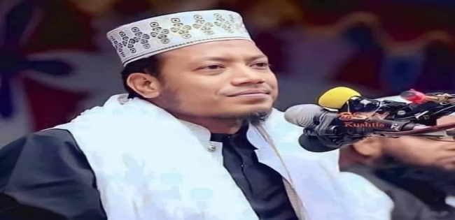 এমপি আমির হামজার জন্য গাছ কেটে  মঞ্চ নির্মাণ : প্রতিবাদে সরকারি কলেজে মানববন্ধন