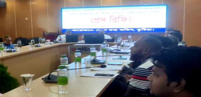 কুষ্টিয়ার উন্নয়নমূলক কর্মকাণ্ড নিয়ে জেলা প্রশাসকের সভাকক্ষে প্রেস ব্রিফিং