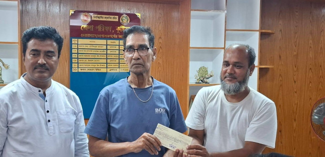 কুষ্টিয়া জেলা পরিষদের উদ্যোগে বিভিন্ন উন্নয়ন প্রকল্পের চেক বিতরণ