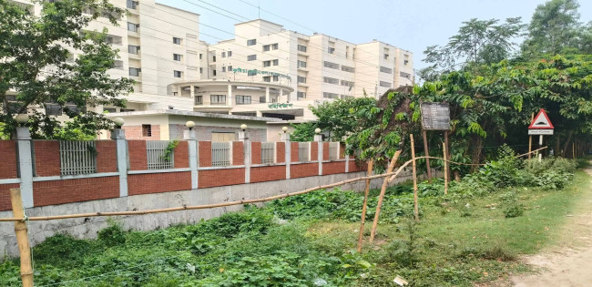 সেনা ক্যাম্প সরিয়ে নিতেই দখলের মহাউৎসব!