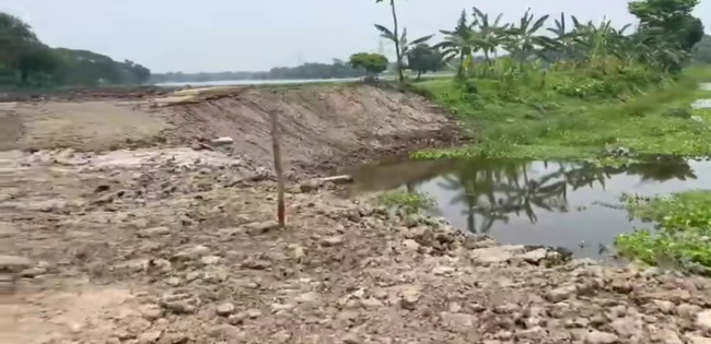 ভেড়ামারার আলোচিত জিকে রেস্ট হাউজ সংলগ্ন কোল নামে খ্যাত জলাশয়ের ইজারা বাতিলের দাবি