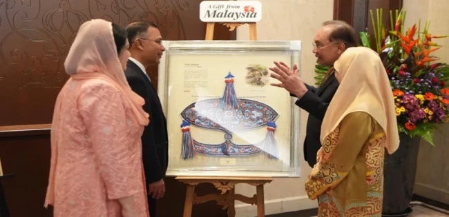 মালয়েশিয়ার প্রধানমন্ত্রীকে বাংলাদেশে আমন্ত্রণ