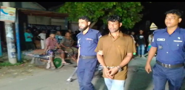 দৌলতপুরে মাদক সহ যুবক আটক
