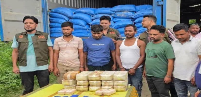 ৪ কোটি ৮০ লক্ষ টাকার ই'য়া'বা নিয়ে খাজানগরের মুজাই ড্রাইভারসহ আটক ৫