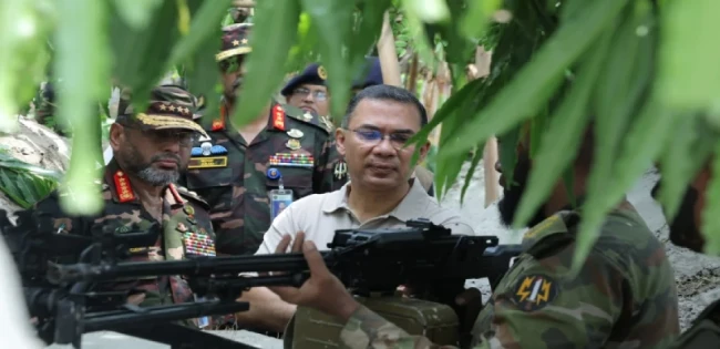 সেনাবাহিনীর গ্রীষ্মকালীন মহড়া আকস্মিক পরিদর্শন করলেন প্রধানমন্ত্রী