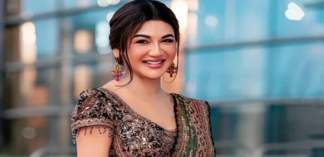 জয়ার আজও অর্ধাঙ্গিনী
