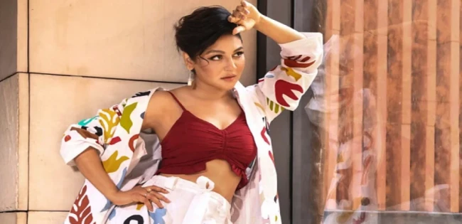 দর্শক হৃদয়ে মুগ্ধতা ছড়াচ্ছে জয়া