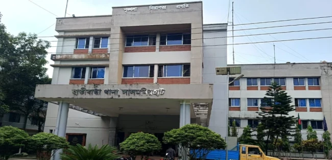 ক্লোজড ৪ পুলিশ : ১০ লাখ টাকায় মাদককারবারিকে মুক্তি
