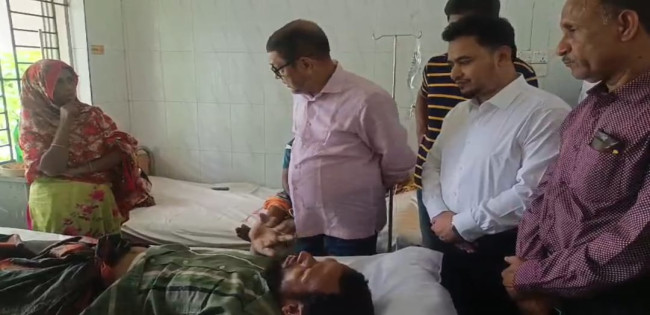 সাতক্ষীরার তালা স্বাস্থ্য কমপ্লেক্সে স্বাস্থ্য মন্ত্রীর আকস্মিক পরিদর্শন, ১০০ শয্যায় উন্নীতকরণের আশ্বাস