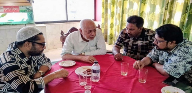 এমপি বাচ্চু মোল্লার সাথে জেলার উন্নয়ন  বিষয়ে   কুষ্টিয়ার বিএনপি নেতাদের মতবিনিময়