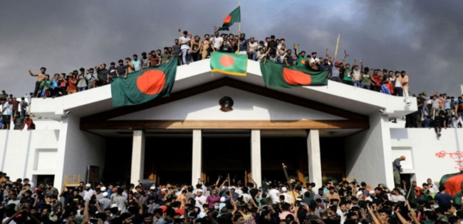 ২০২৪  সালের ৫ আগষ্ট ভারতে পালান শেখ হাসিনা, মুক্তির আনন্দে রাজপথে লাখো জনতার উল্লাস