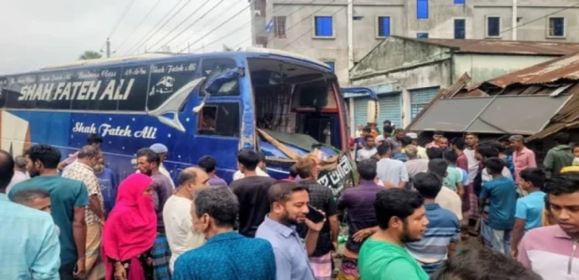 বাসচাপায় ৬ শ্রমিক নিহত, আহত ১৫