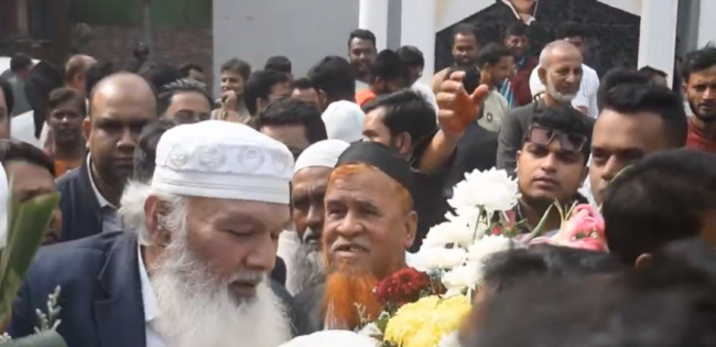 এপেক্স ক্লাব শ্রীনগরের পক্ষ থেকে মাদরাসায় ইফতার মাহফিল অনুষ্ঠিত
